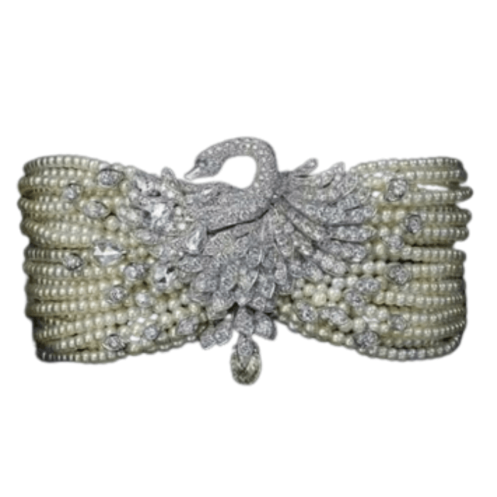 Swan choker, made of Pearls, Diamonds, Emerald, and Platinum, 1920, by Cartier.