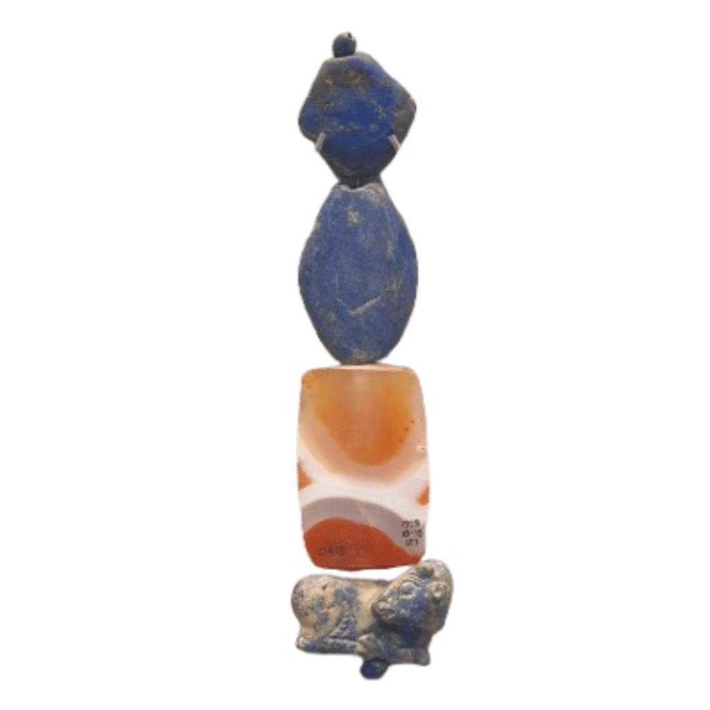 BML2692 LAPIS LAZULI AND AGATE BEADS WITH A CALF PENDANT GRAVE OF PUABI removebg preview